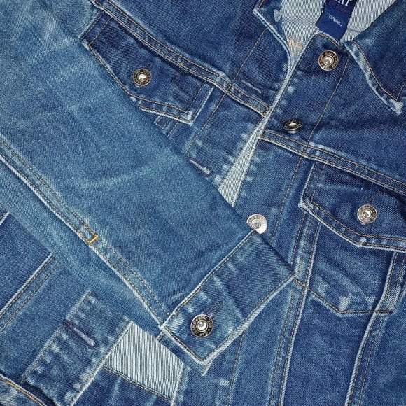 A Gap Blue Denim Jean Jacket - Picture 6 of 6